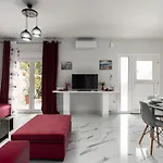 Dora's * Kanálion